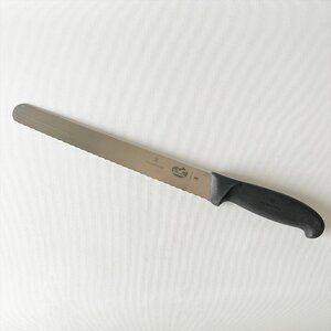 Victorinox 10" Wavy Edge Bread and Pastry Knife Slicing Knife with Fibrox Handle